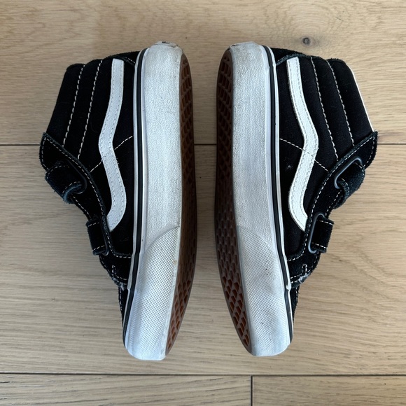 Vans Kids Sk8-Mid Reissue V Shoe in Black Suede Leather - Picture 3 of 10